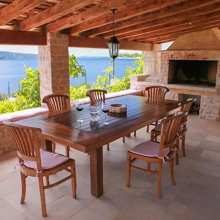Robinson Afrodita Holiday home Nerezisca